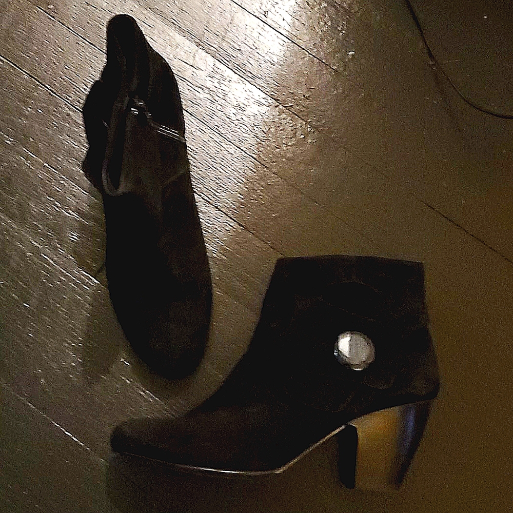 Low heeled boot